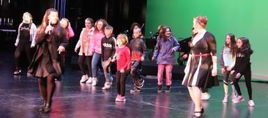 Students learn Irish dance at SUNY