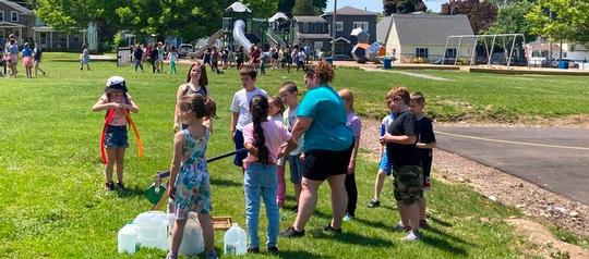 CMOO STEM trailer visits FPS second graders